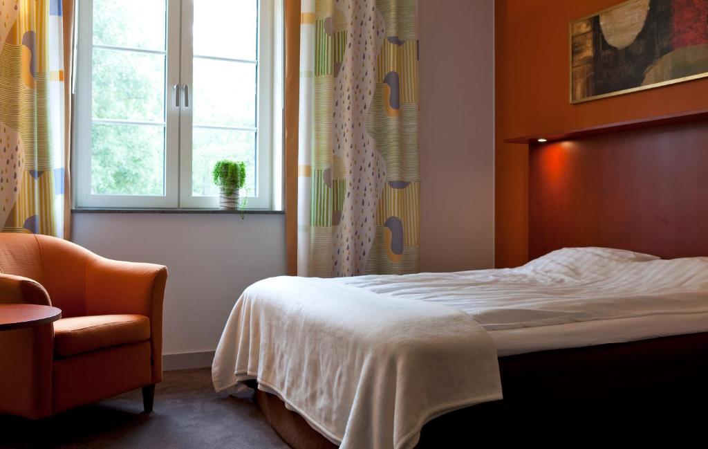 Lumber & Karle Hotel Kvänum Room photo